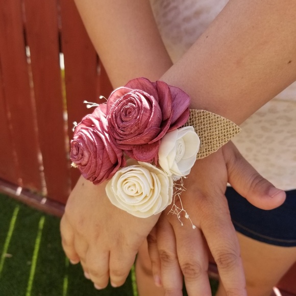Prom Corsage and Boutonniere Set - Picture 4 of 5